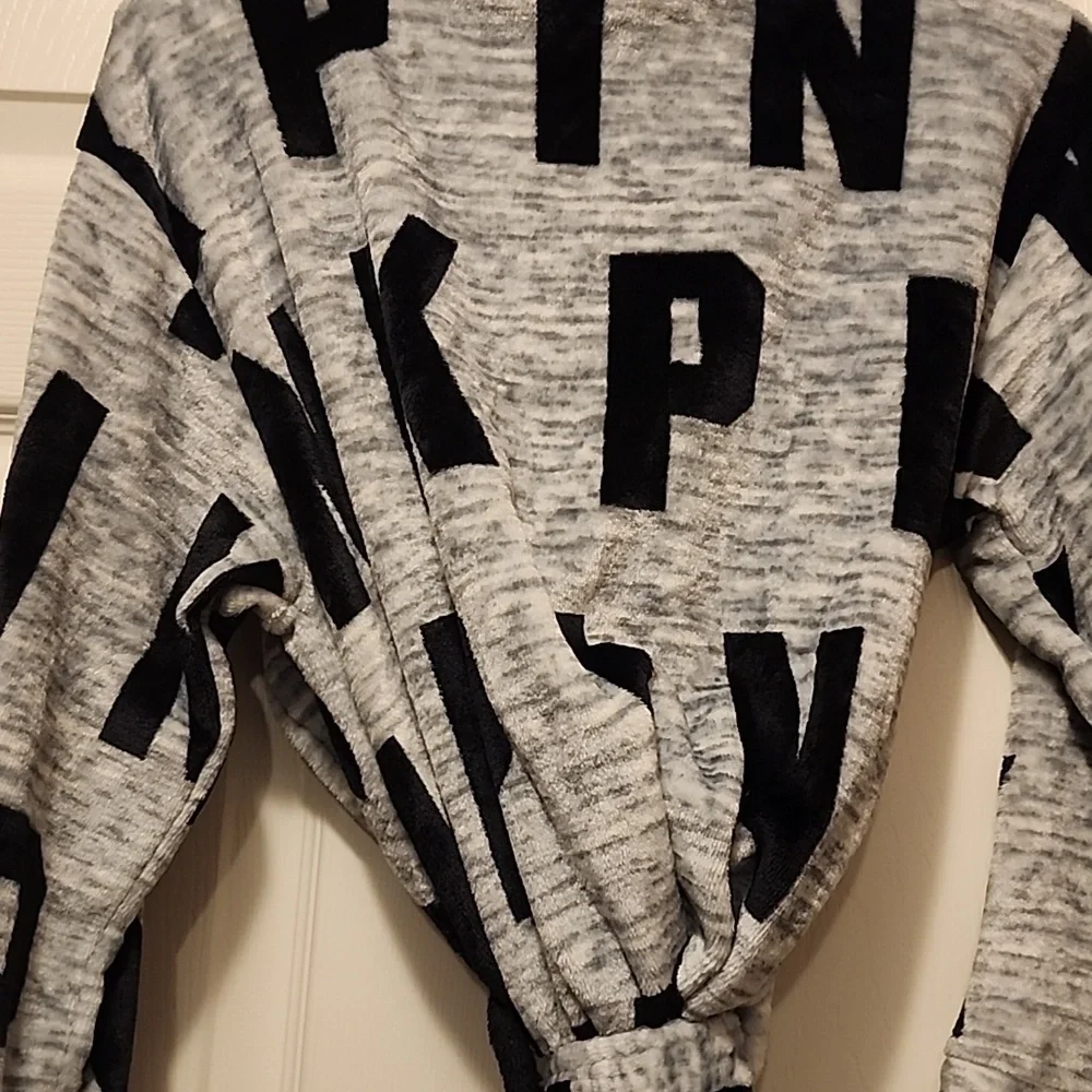 VICTORIA SECRET ROBE - Picture 4 of 4